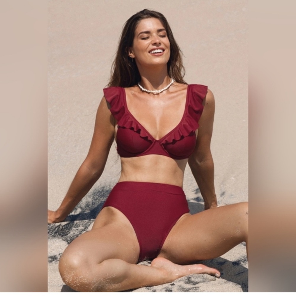 Women's Two Piece Ruffle Ribbed Padded Bikini Set in Red swimming suit NWOT L